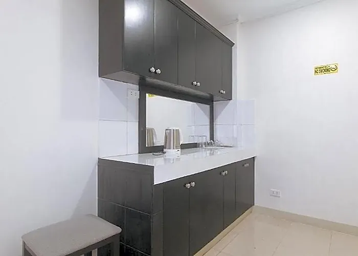 Propiedad Residences Makati 2* Manila